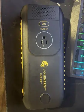 R5003672 LION ENERGY Cub Go Power Bank Ac Usb Outputs
